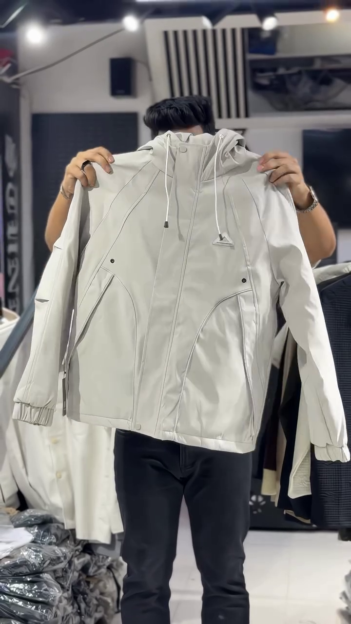 StormGuard Premium Hooded Jacket – All-Weather Urban Performance 🧥⚡