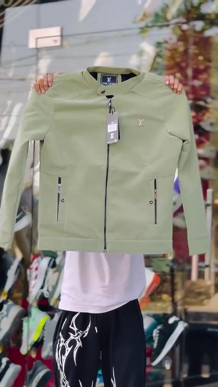 Premium Designer-Style Winter Jacket – Sleek, Warm & Iconic ❄️✨