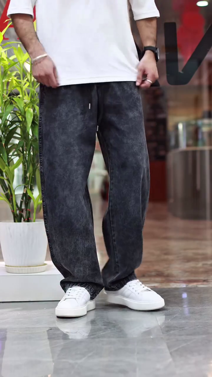 Relaxed Fit Acid-Wash Denim Pants – Street Comfort Meets Style 🖤