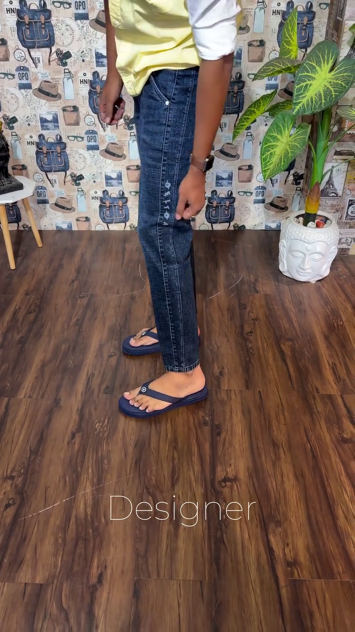 UrbanFlex Slim-Fit Blue Denim Jeans – Everyday Comfort with Designer Finish