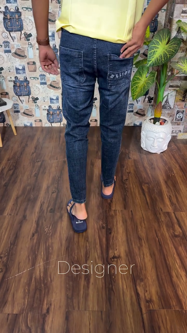 UrbanFlex Slim-Fit Blue Denim Jeans – Everyday Comfort with Designer Finish