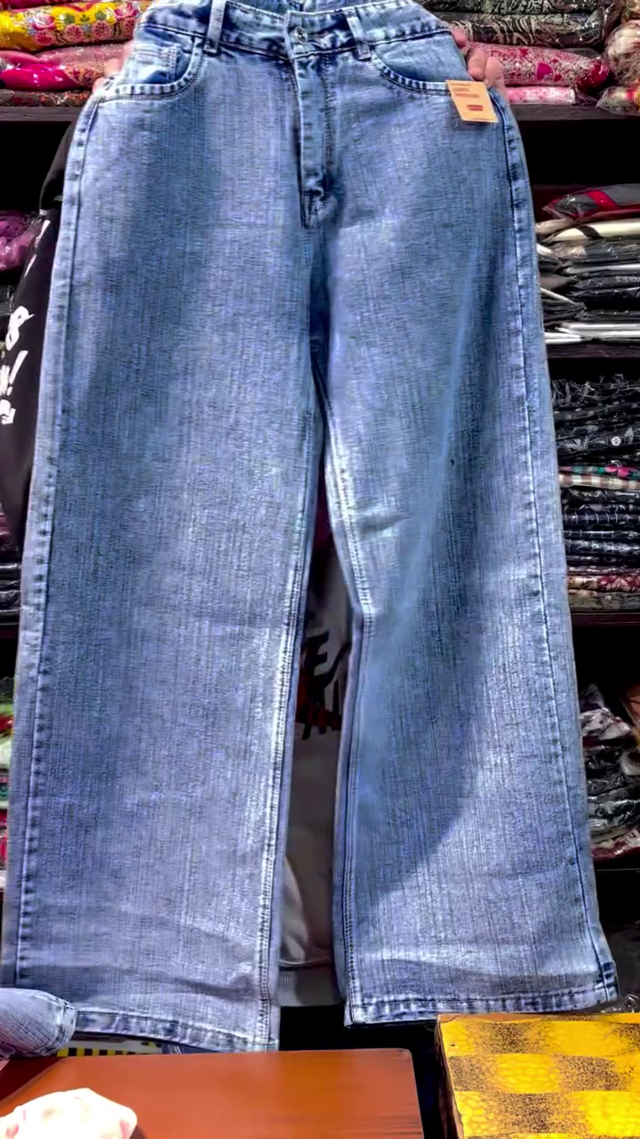 Classic Light-Wash Wide-Leg Denim Jeans for Effortless Everyday Style