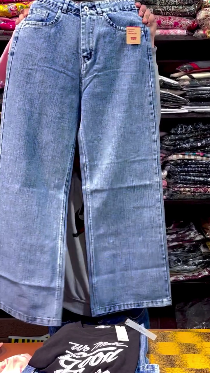 Classic Light-Wash Wide-Leg Denim Jeans for Effortless Everyday Style