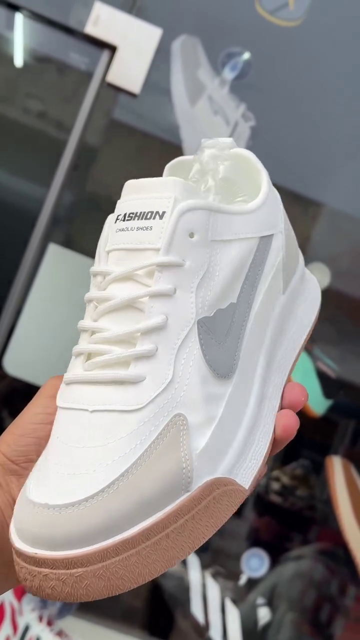 Premium White Casual Sneakers with Modern Streetwear Appeal