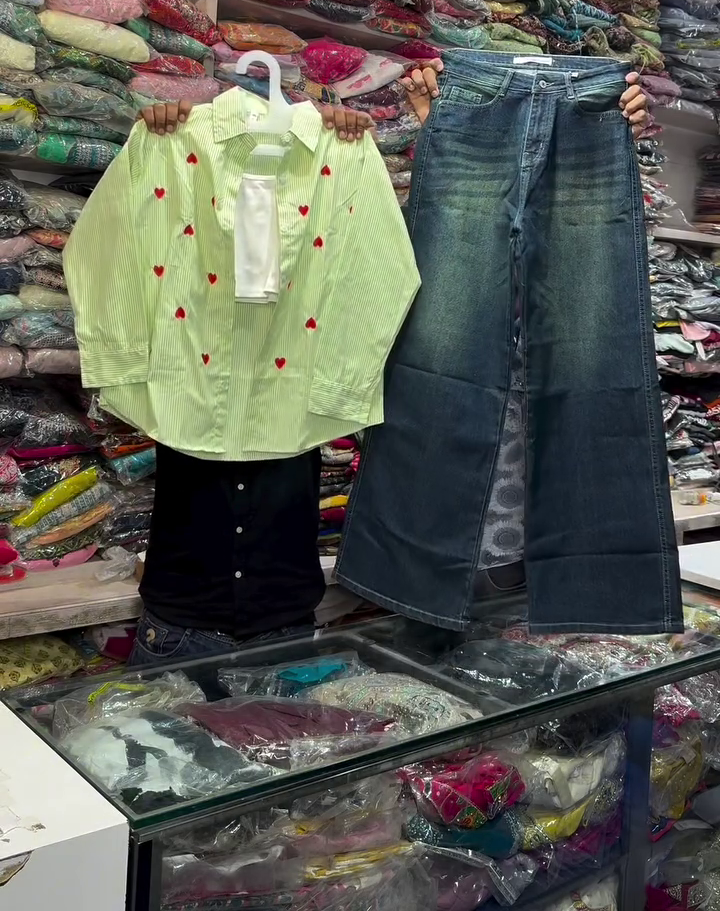 Trendy Wide-Leg Black Jeans with Stylish Heart Shirt Outfit Combination