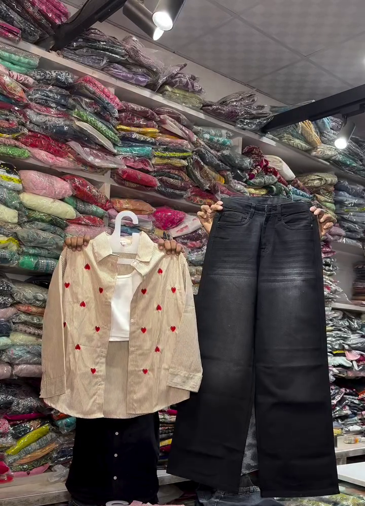 Trendy Wide-Leg Black Jeans with Stylish Heart Shirt Outfit Combination