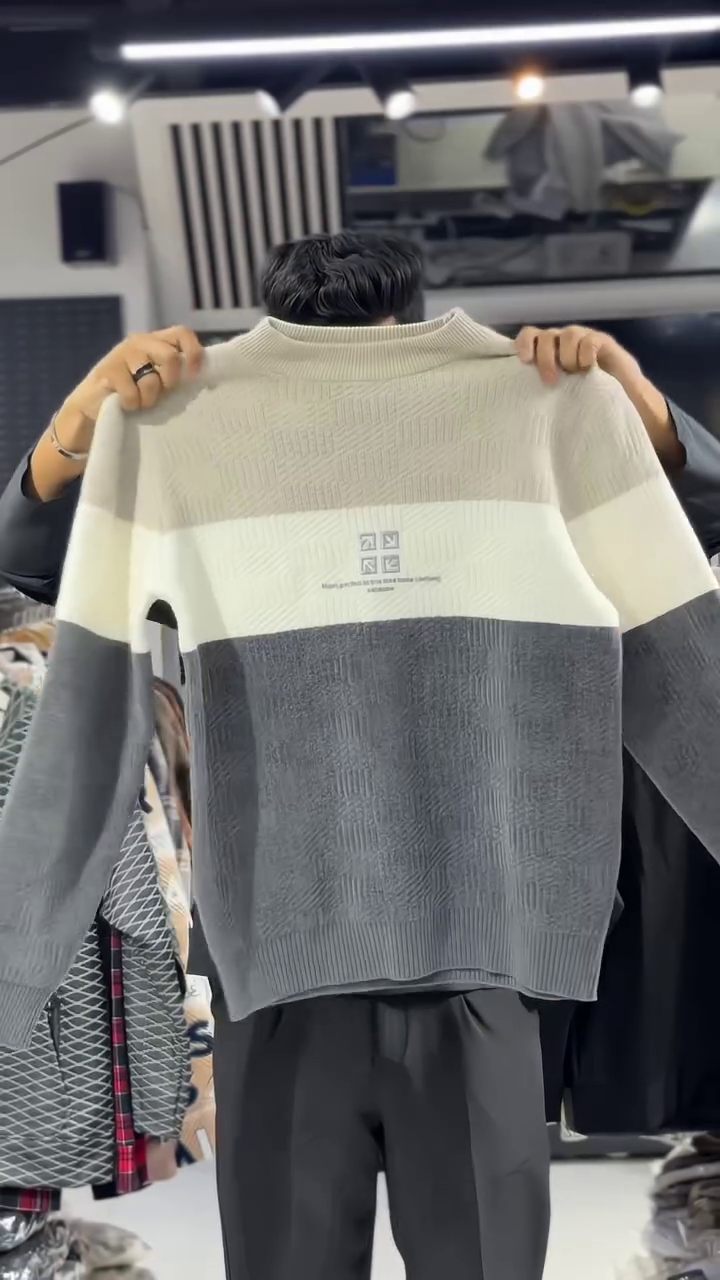 Cream & Grey Color-Block Knit Sweater for Modern Casual Style