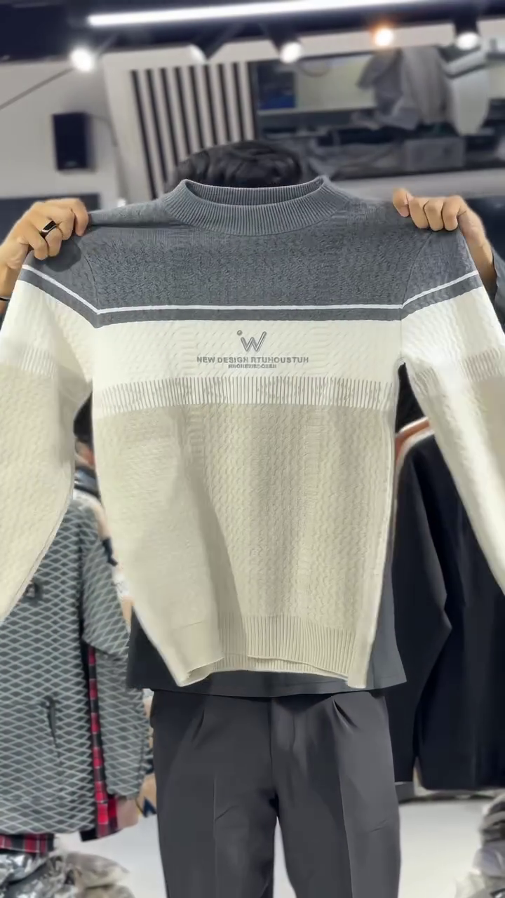 Cream & Grey Color-Block Knit Sweater for Modern Casual Style