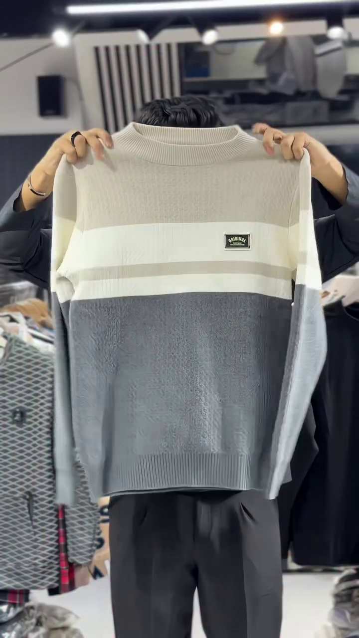 Cream & Grey Color-Block Knit Sweater for Modern Casual Style