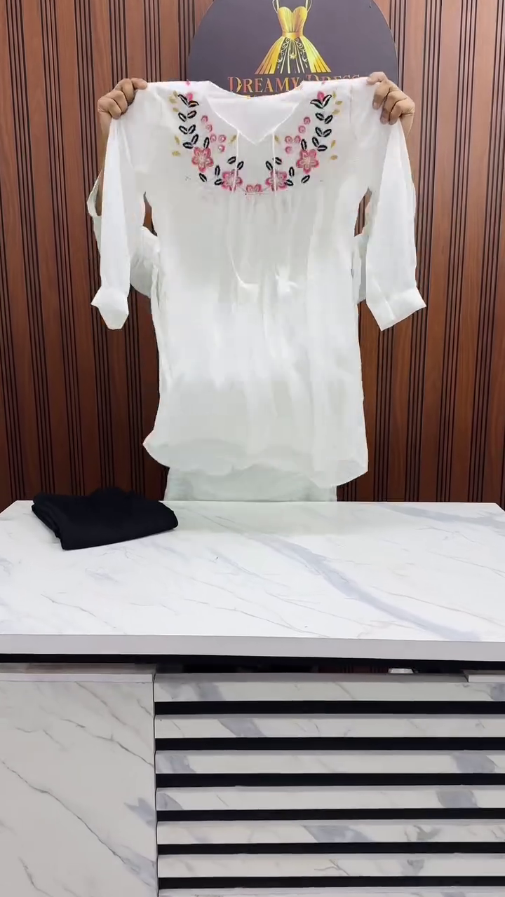 Elegant White Floral Embroidered Tunic