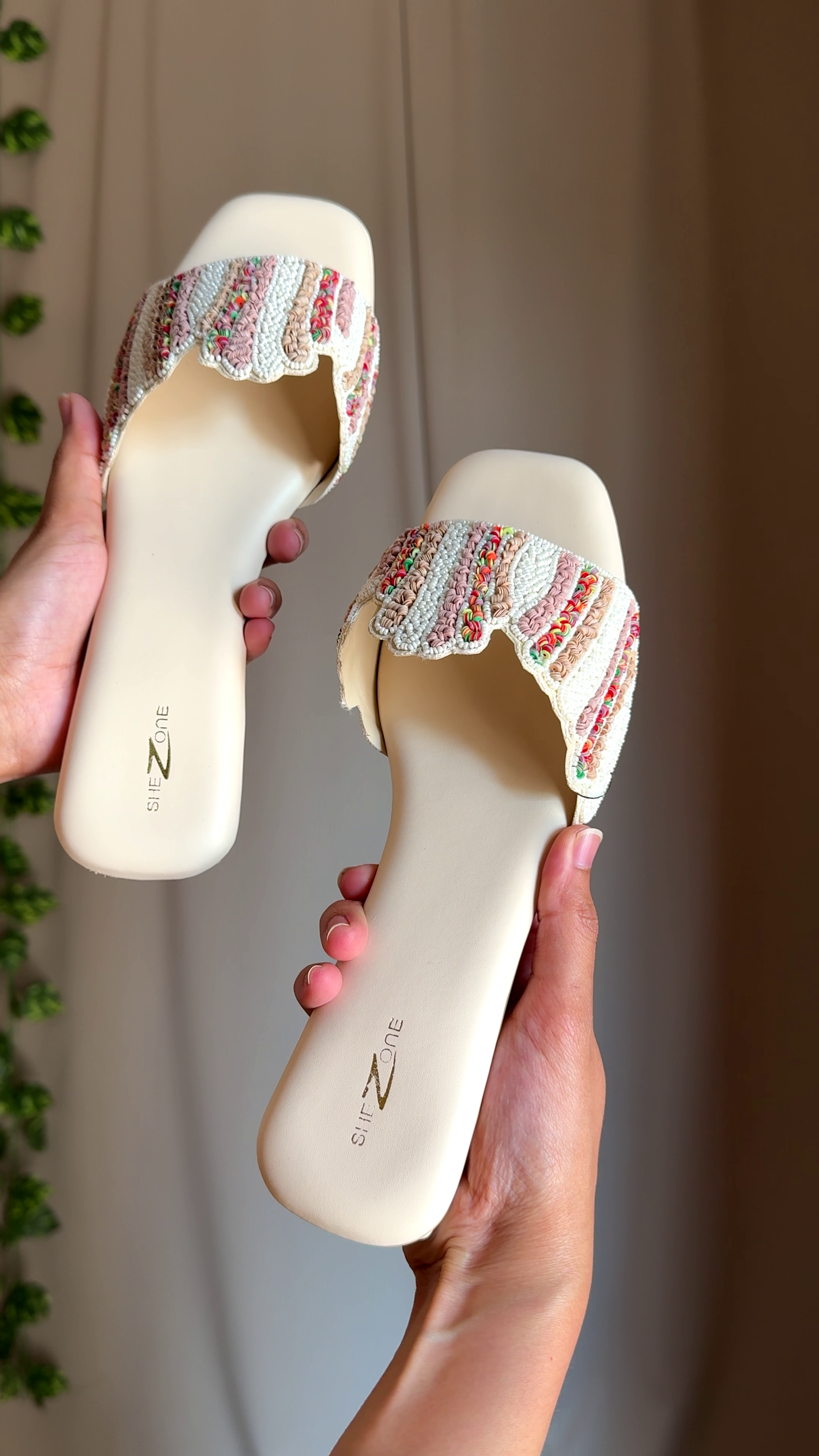 Chic Bow Detail Flip-Flops