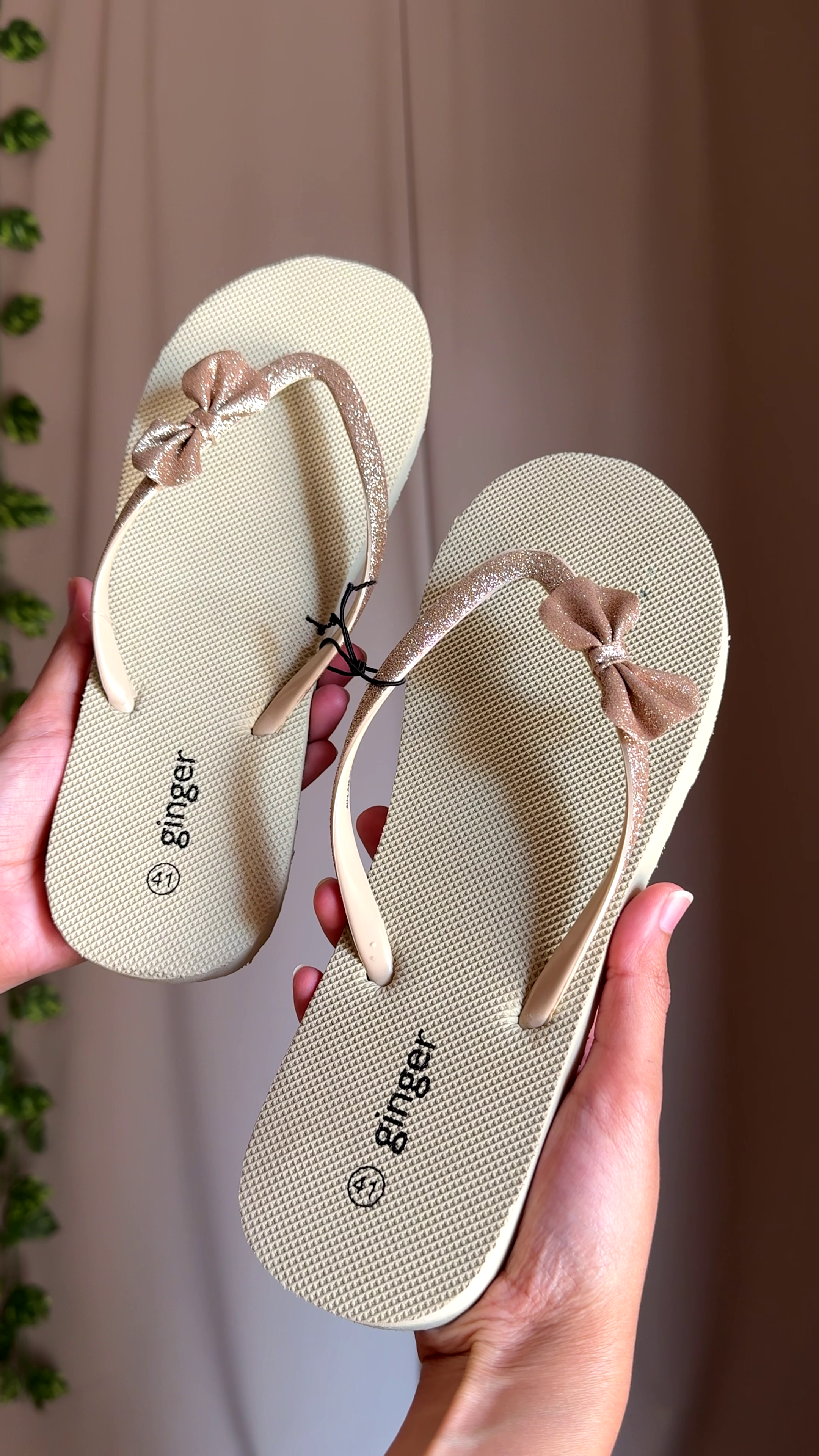 Chic Bow Detail Flip-Flops