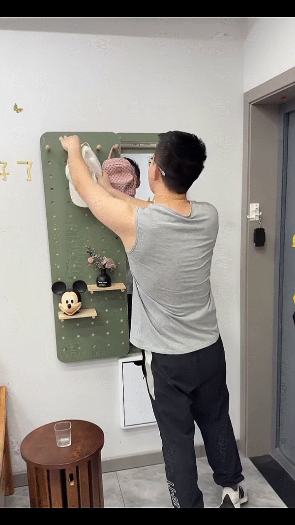 🎒🪞 Small Space, Big Function: Stylish Entryway Pegboard & Hidden Mirror! 🏠✨ - Image 4