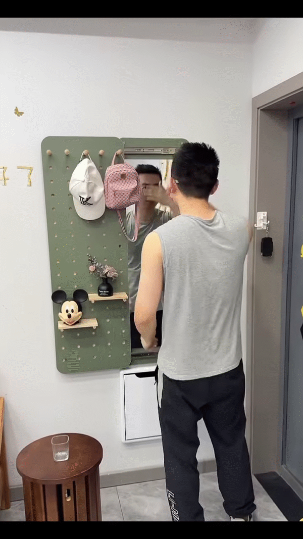 🎒🪞 Small Space, Big Function: Stylish Entryway Pegboard & Hidden Mirror! 🏠✨