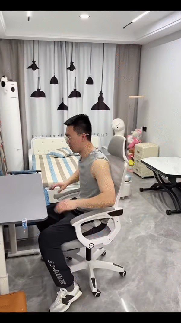 🪑 Title: “Sit Back, Relax & Work in Style – The Ultimate Reclining Office Chair!” - Image 2