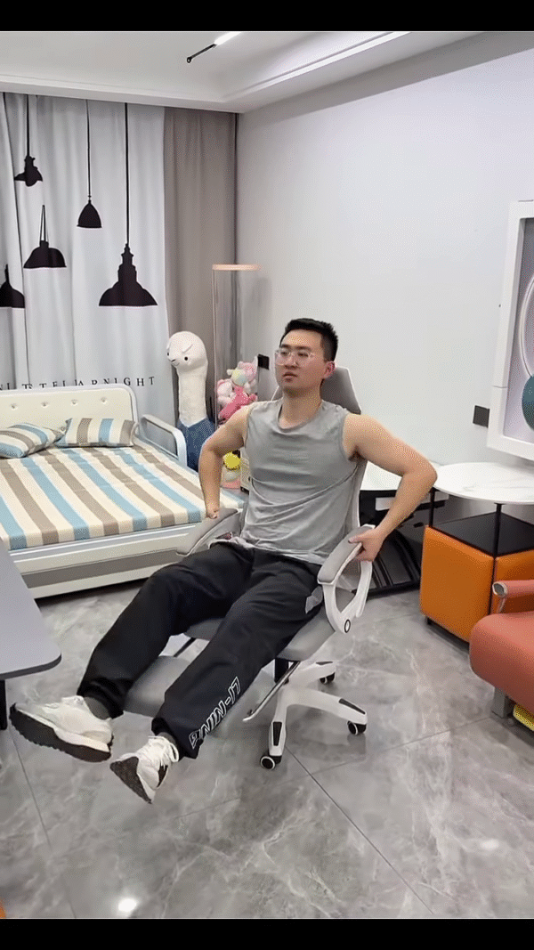 🪑 Title: “Sit Back, Relax & Work in Style – The Ultimate Reclining Office Chair!”
