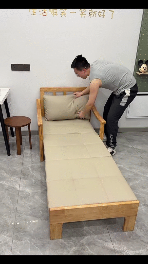 🛋️➡️🛏️ The Sofa That Transforms into a Bed – Comfort & Function in One! 🌟