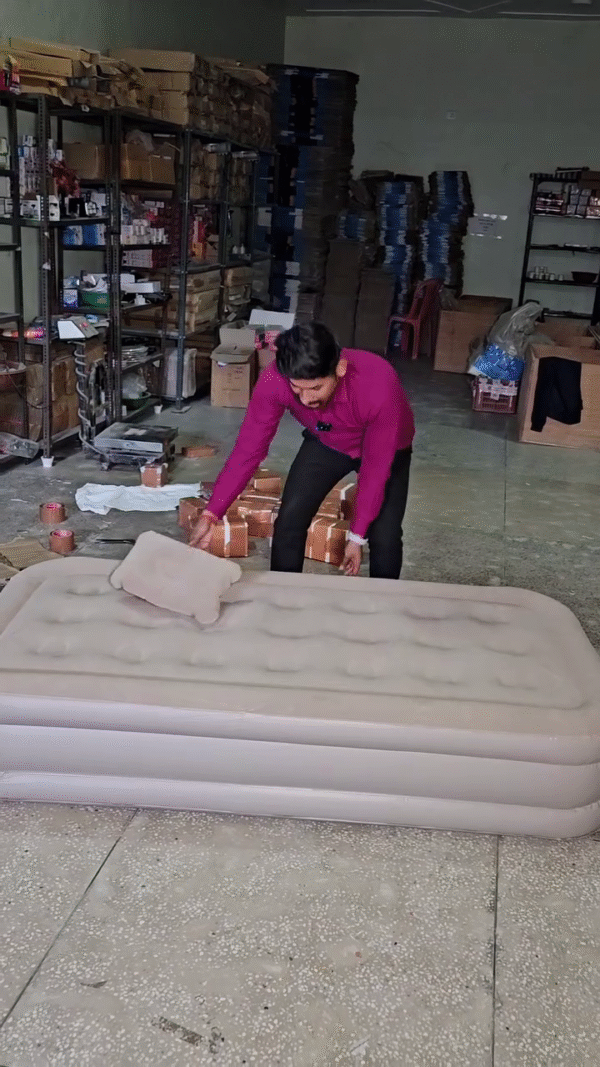 Ultimate Comfort Anywhere 🛏️✨ – Foldable Air Bed with Built-In Pump
