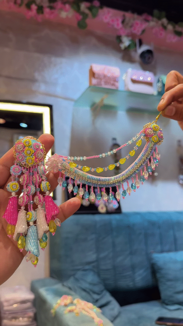 Dazzle in Every Detail ✨ – Handmade Beaded Hair Accessory for a Royal Look 👑
