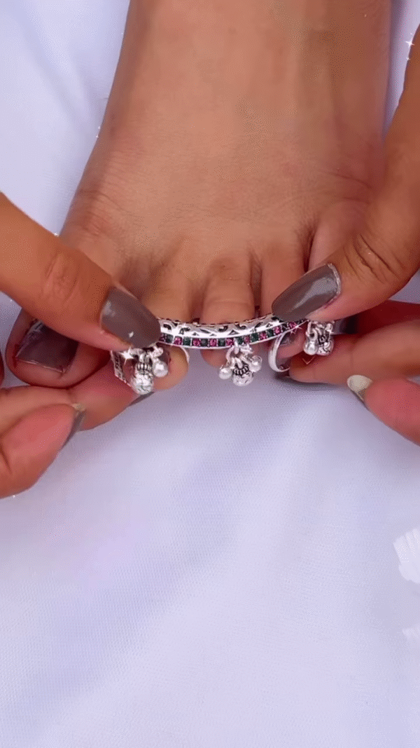 🌸 Ethnic Elegance Redefined – Traditional Toe Ring with a Modern Twist 💍 - Image 3