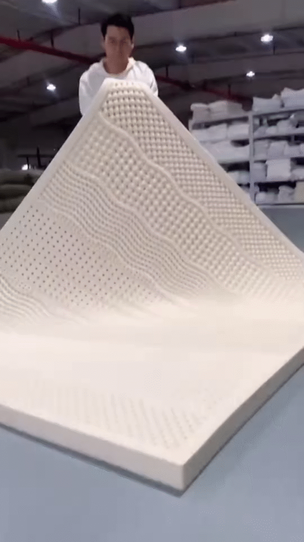 🌙 Ultimate Comfort Redefined: Smart Latex Mattress Topper 🛌