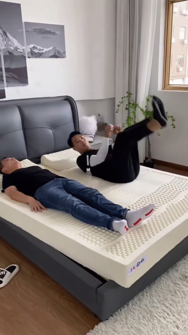 🌙 Ultimate Comfort Redefined: Smart Latex Mattress Topper 🛌 - Image 2
